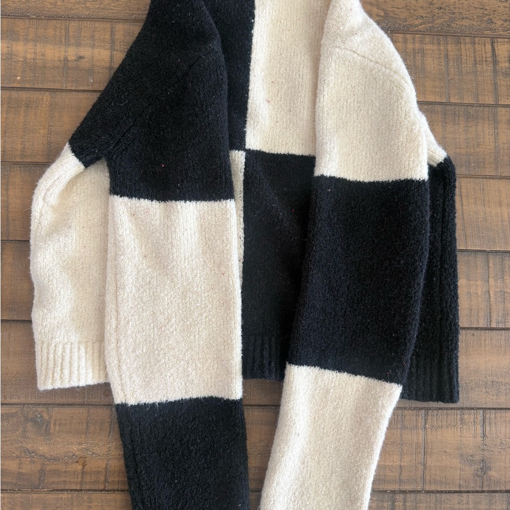 OAK + FORT Black and Cream Colorblock Blazer - Picture 4 of 6
